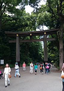 原宿側より南参道の鳥居